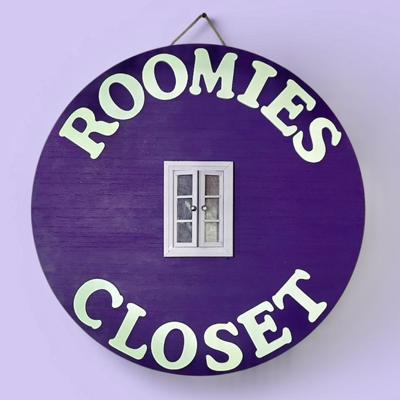 roomies_closet1